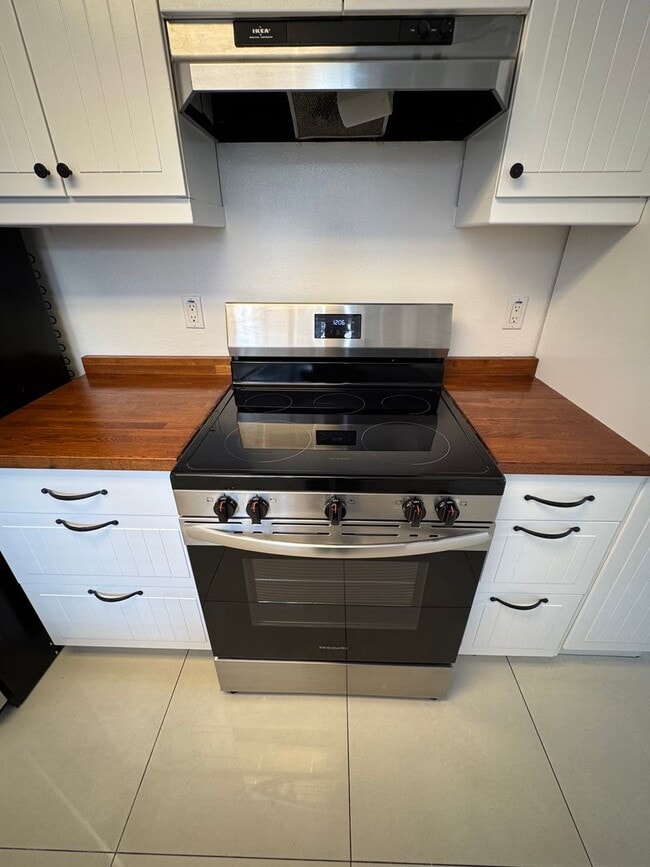 Building Photo - Newly Remodeled 2 Bedroom 2 Bath Condo in Chula Vista - $2600 a month