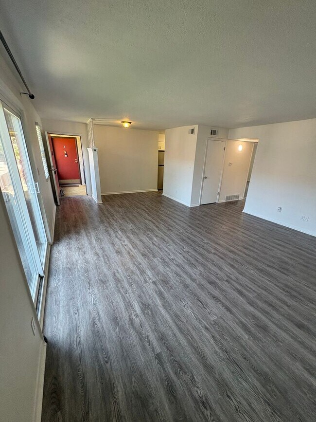 Building Photo - 6224 Robinson St