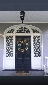 Building Photo - 1 Bedroom 3rd Floor Attic Apartment in Old...