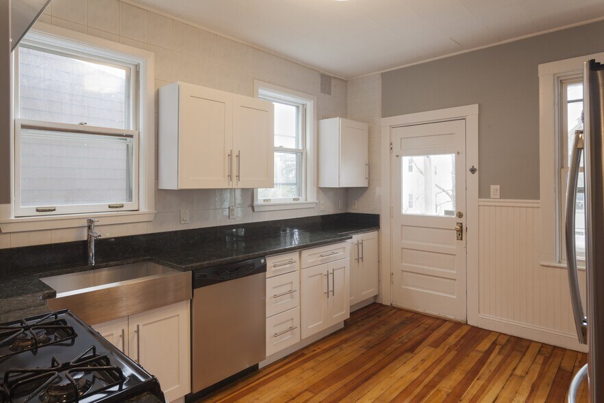 Building Photo - 38 Cherry St