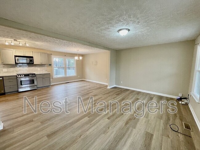 Building Photo - 623 Daharan Dr