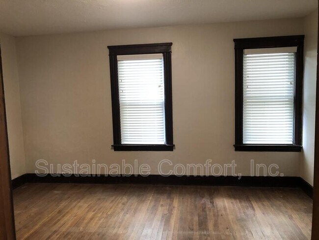 Building Photo - 12 Creston St