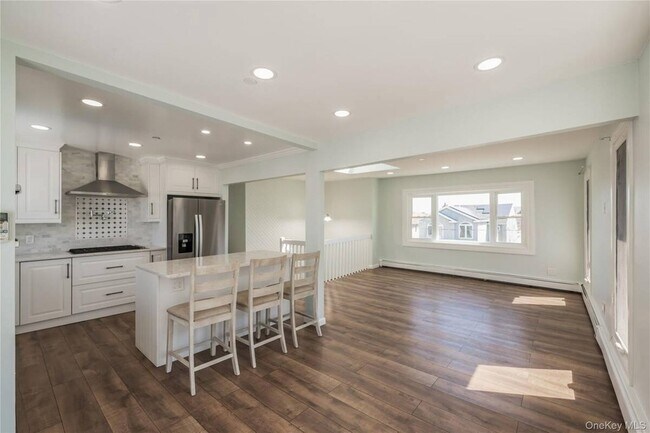 Building Photo - 869 Beach St