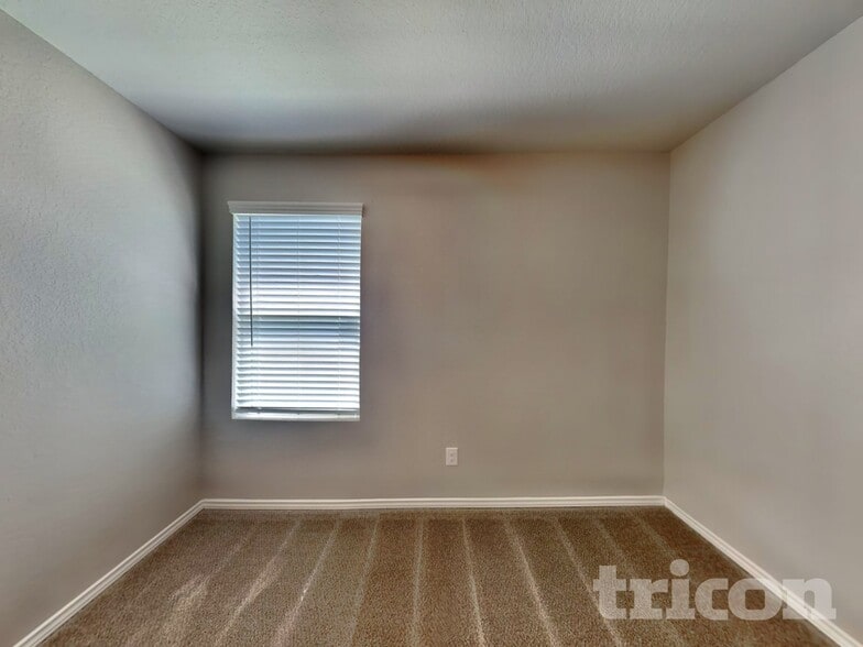 Building Photo - 5306 Everett Loop