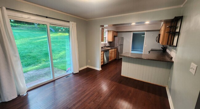 Building Photo - Washington - 3 Bedroom 1 Bathroom - Update...