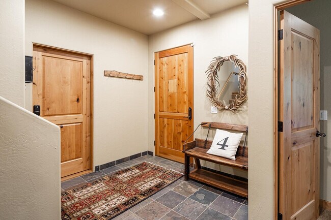 Building Photo - 4 Full Moon Rd