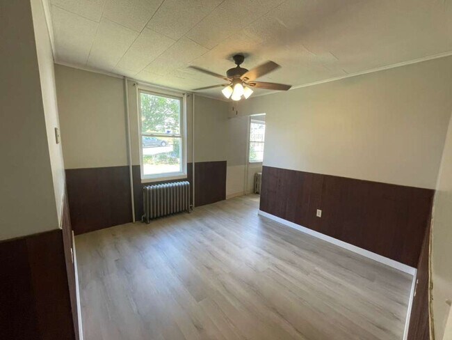 Building Photo - 1614