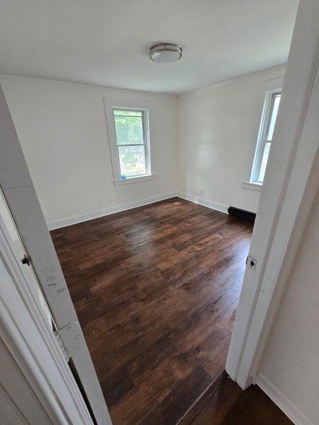 Building Photo - 135 Willow St