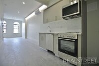 Building Photo - Modern New Studio in Bushwick!