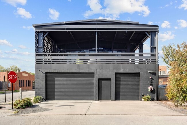 Building Photo - 908 White St