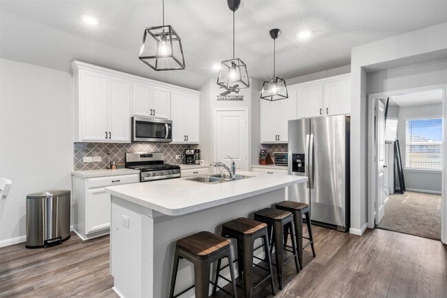 Building Photo - 27107 Blue Pool Dr