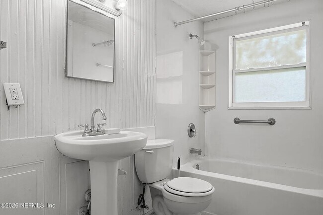 Building Photo - 5829 Ensenada Rd