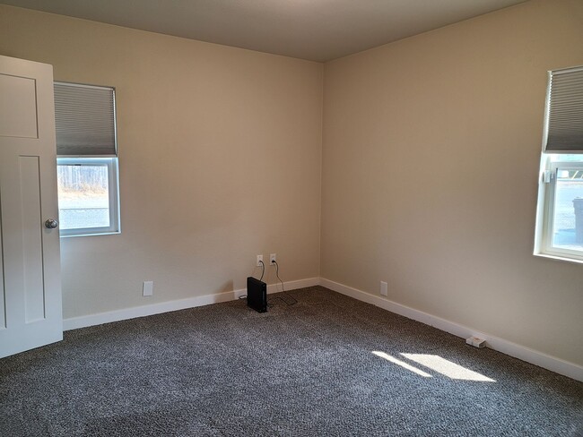 Building Photo - Beautifully Updated South Tacoma 3 Bedroom