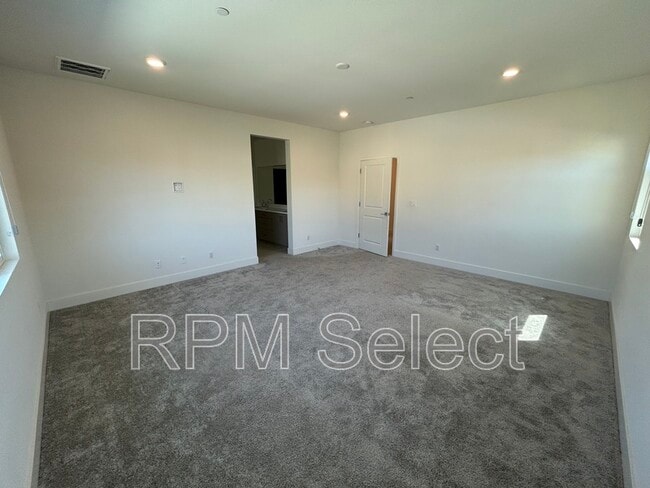 Building Photo - 5762 Caprice Ct