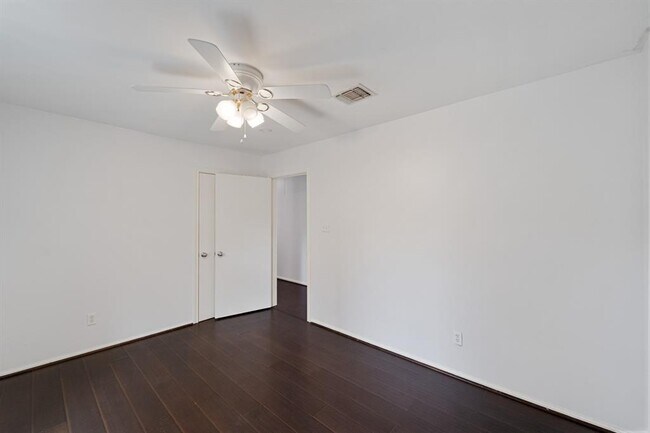 Building Photo - 1823 Saddlecreek Dr