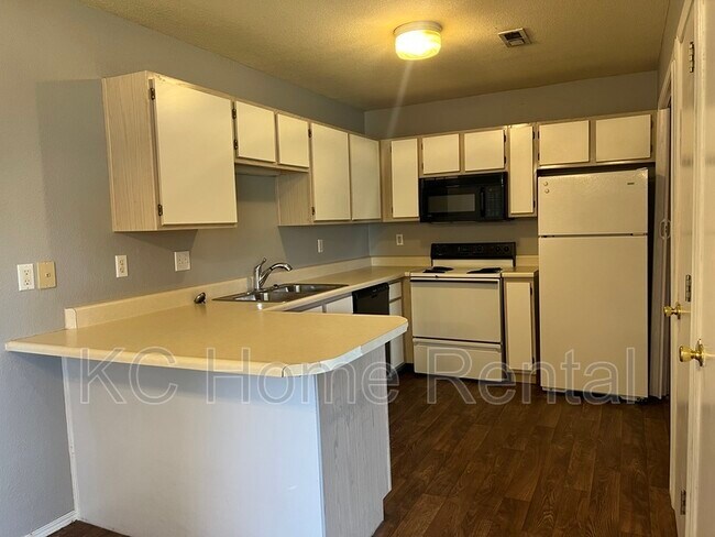 Building Photo - 2128 Highridge Dr