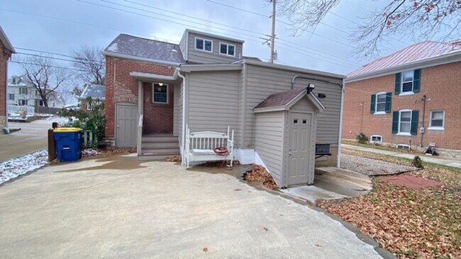 Building Photo - 414 Stafford St