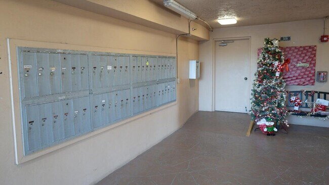 Building Photo - 4640 Lucerne Lakes Blvd W