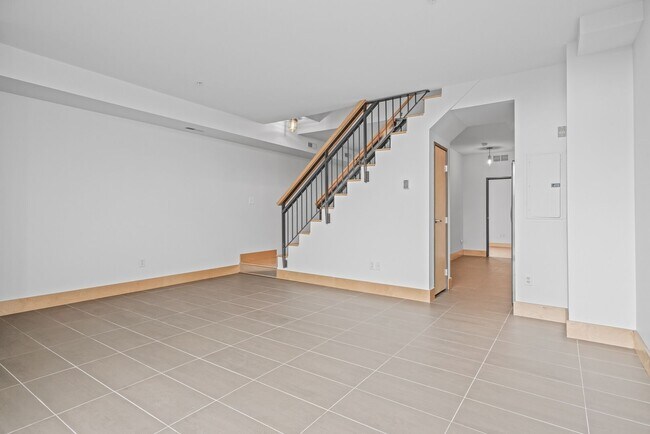 Building Photo - Modern 1-Bed 1.5-Bath + Den Condo in Minne...