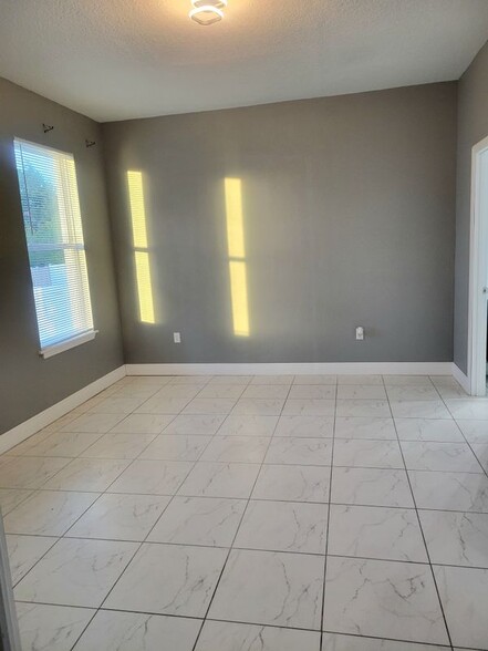 Building Photo - 5 Flatfish Dr