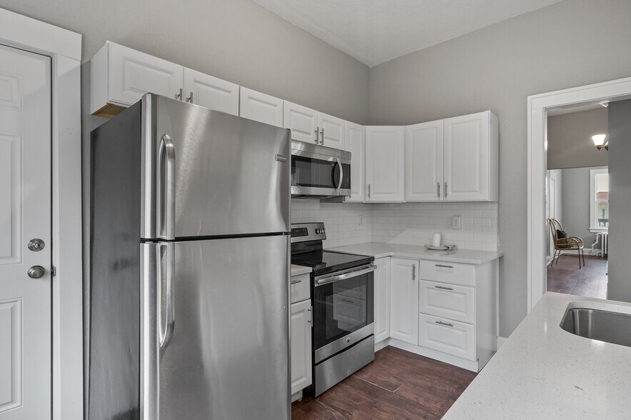 Building Photo - 422 Lafond Ave