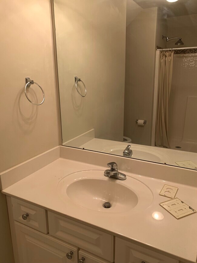 Upstairs Bathroom - 208 Thoreau Ct