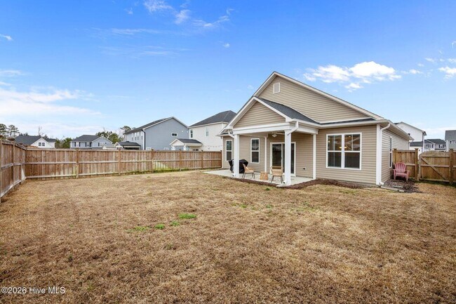 Building Photo - 3 Bed 2 Bath Unfurnished Single Family Home