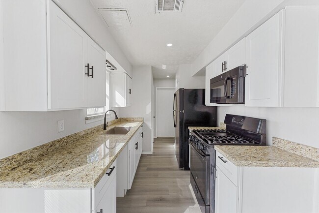 Building Photo - 15326 Peachmeadow Ln