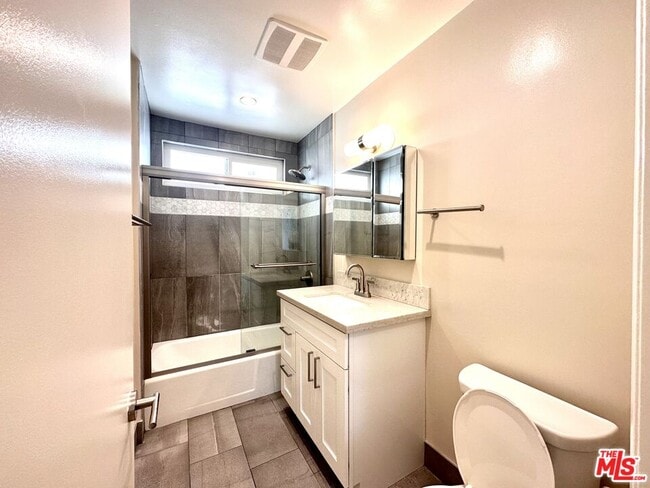 Building Photo - 1051 S Sherbourne Dr