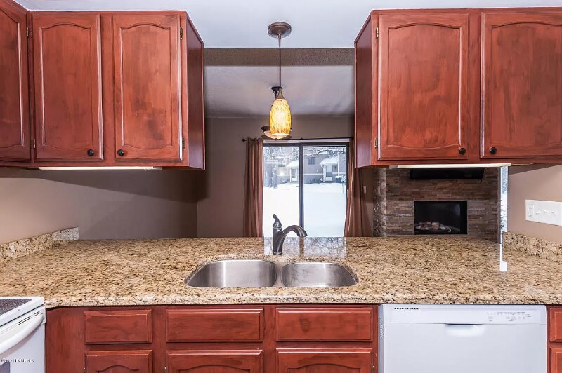 Building Photo - 31 Elton Ridge Ct NW
