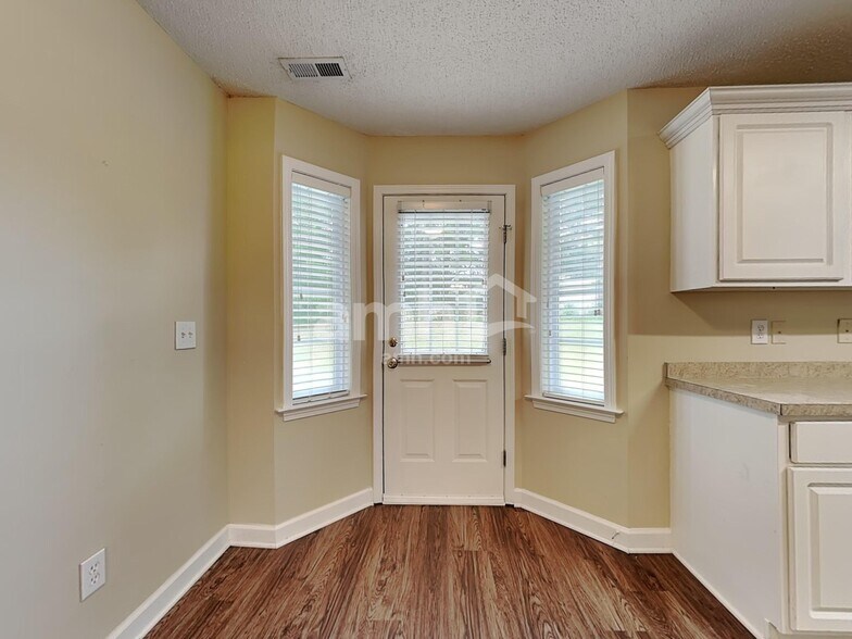 Building Photo - 401 Tar Heel Ln