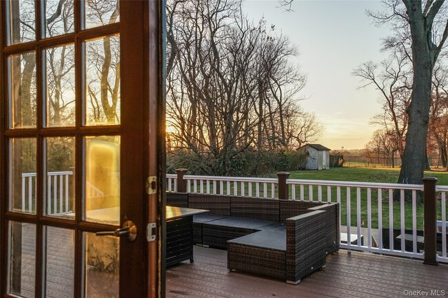 Building Photo - 1041 Glen Cove Ave