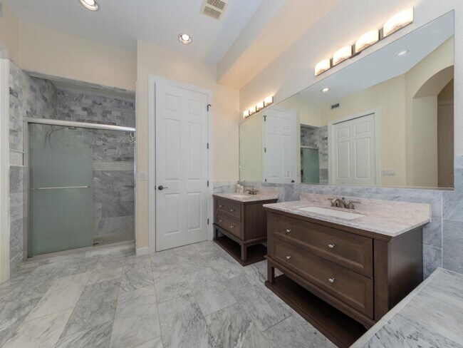 Building Photo - 5531 46th Ct W
