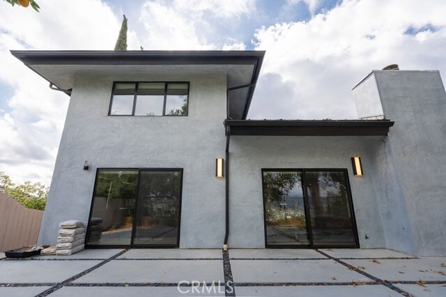 Building Photo - 288 St Albans Ave