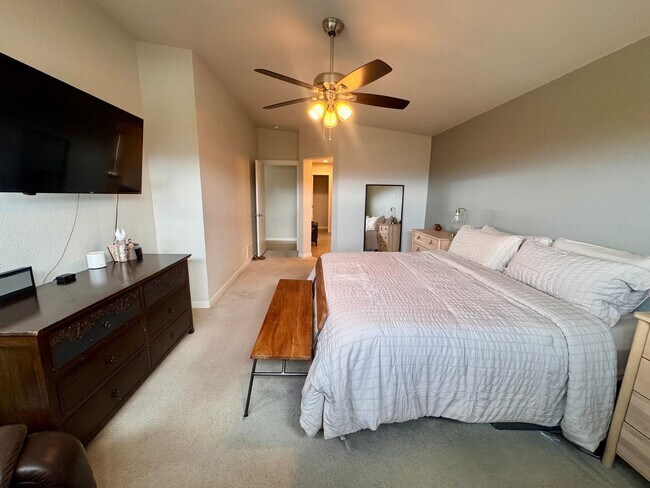 Building Photo - LUXURY 4 Bedroom home in NORTHGATE with Mountain Views