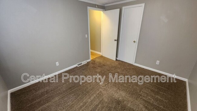 Building Photo - 300 Florence Dr