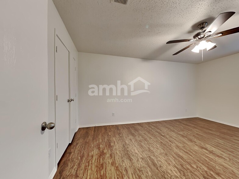 Building Photo - 4105 Hunters Creek Dr