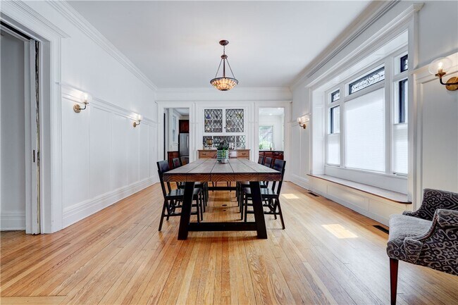 Building Photo - 18 Sibley Pl