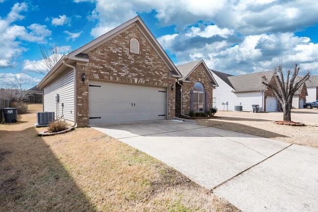 Building Photo - 2520 Stonecreek Trail