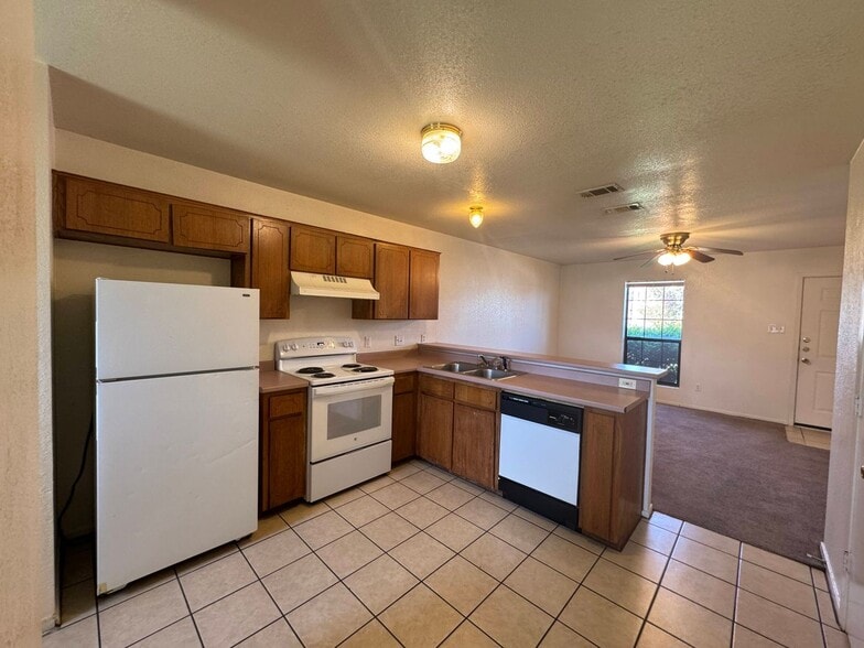 Building Photo - 1104 Leslie Cir