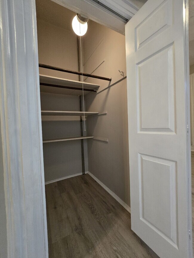 Building Photo - Newly Available 1BR Apartment in South City!