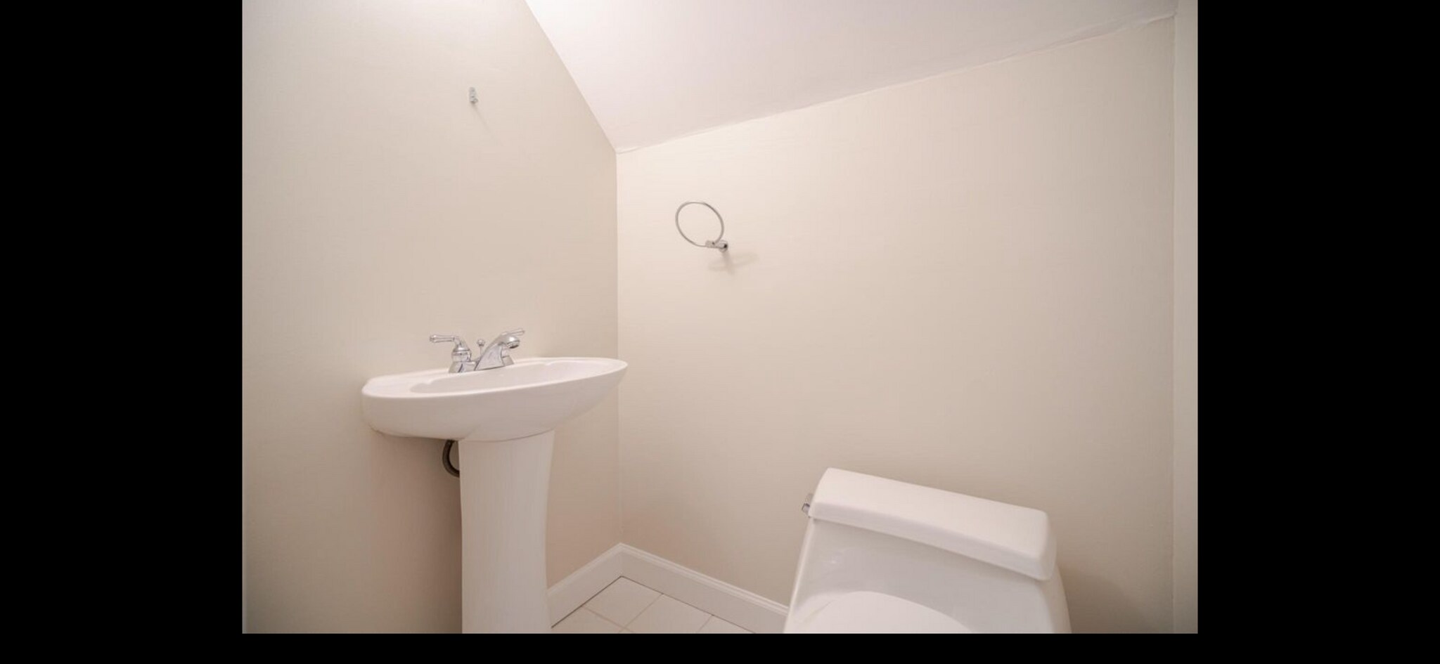 Building Photo - 4252 Mandalay Ave