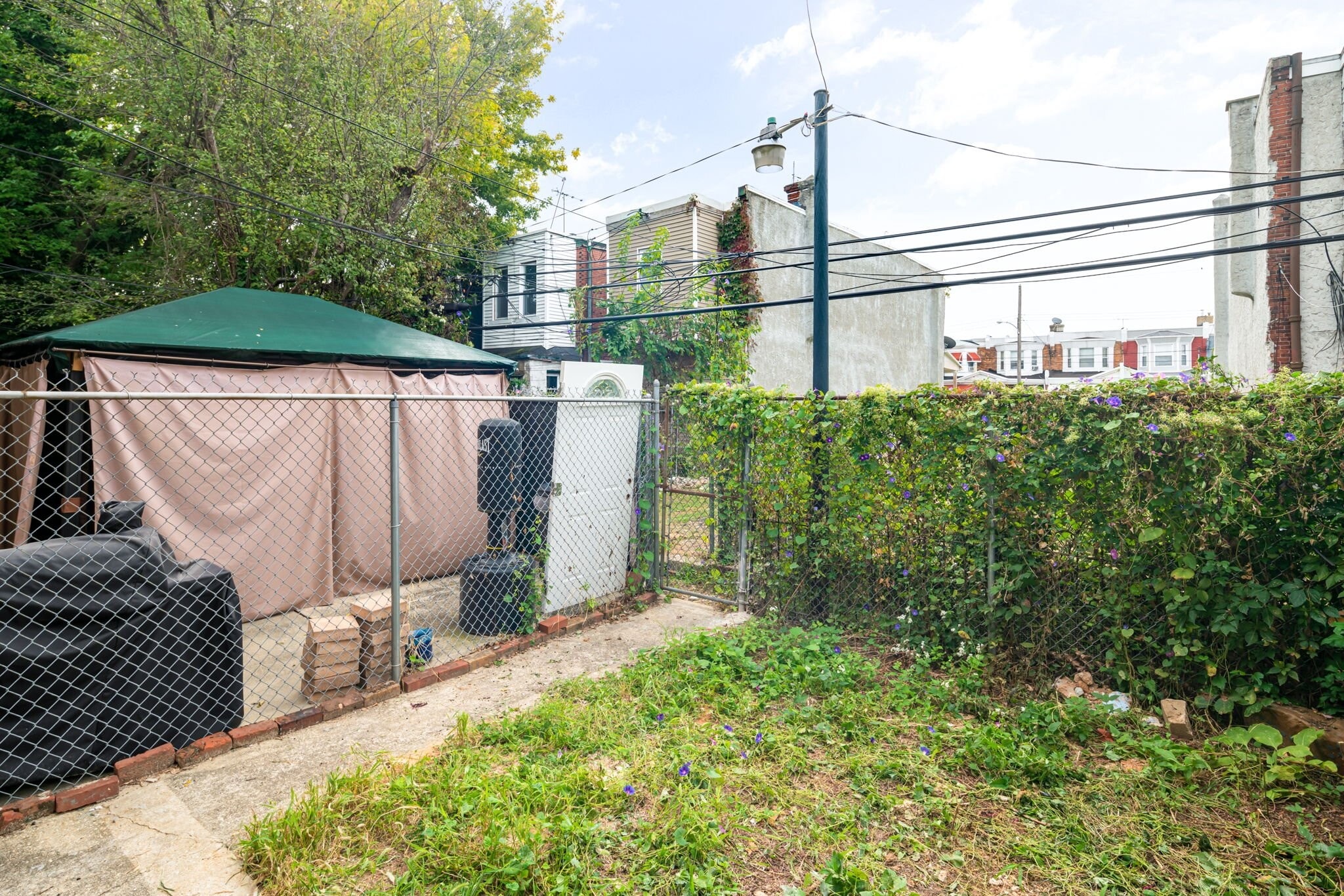 Building Photo - 6018 Irving St