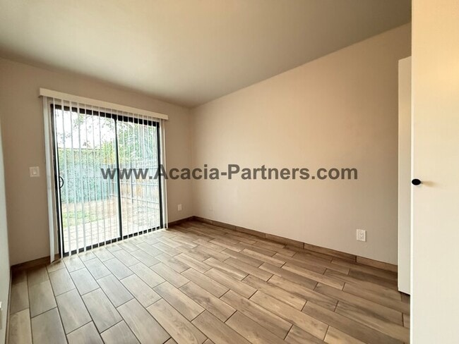 Building Photo - Two Bedroom Duplex