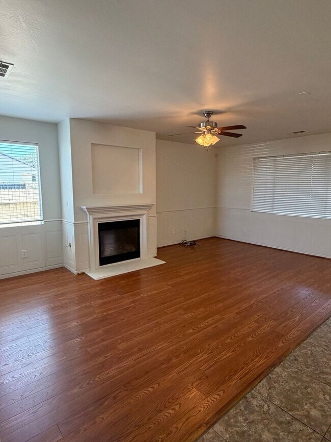 Building Photo - 118 Emerald Isle Way
