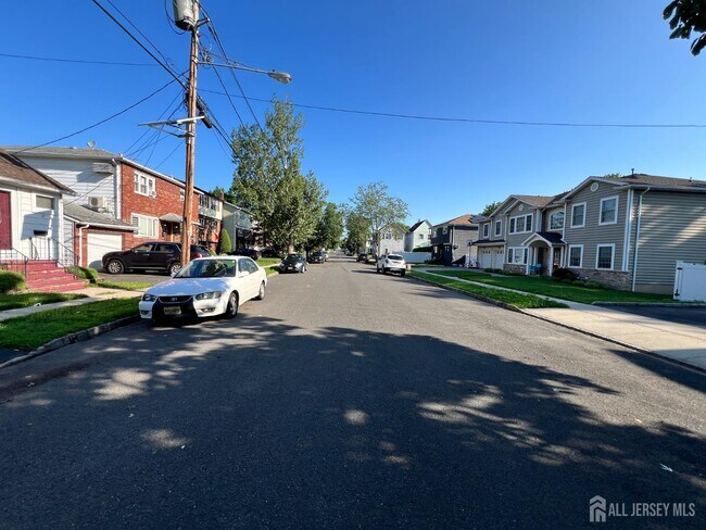 Building Photo - 426 Willow Ave