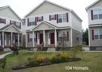 Building Photo - Beautiful Town Home in Tucker Creek