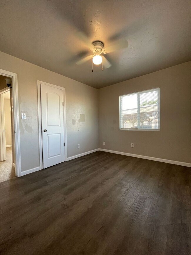 Building Photo - 1137 Jones Ave