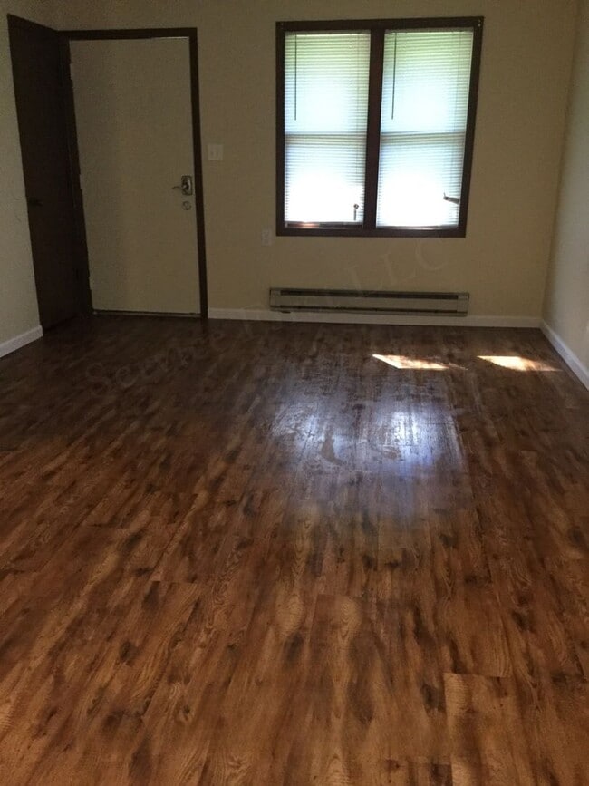 Building Photo - Calhoun Village Apartments