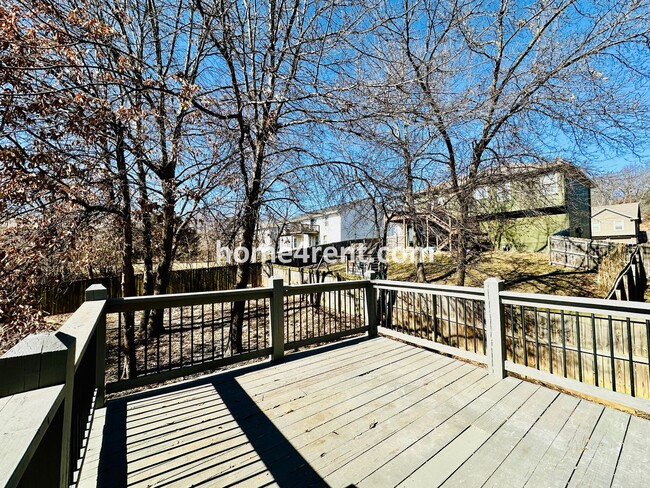 Building Photo - Spacious Four Bedroom Northland Home with a Finished Basement, 3 car garage and Fenced Yard!